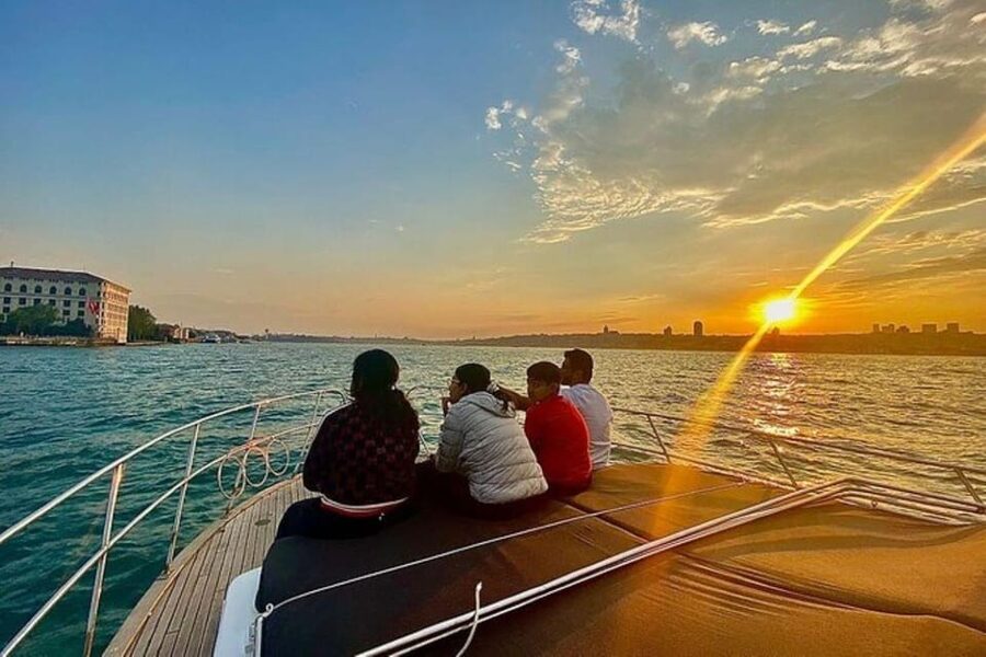 Istanbul: Bosphorus Morning or Sunset Yacht Tour with Snacks - Sailing Between Continents: Bosphorus Bridges and Rumeli Fortress