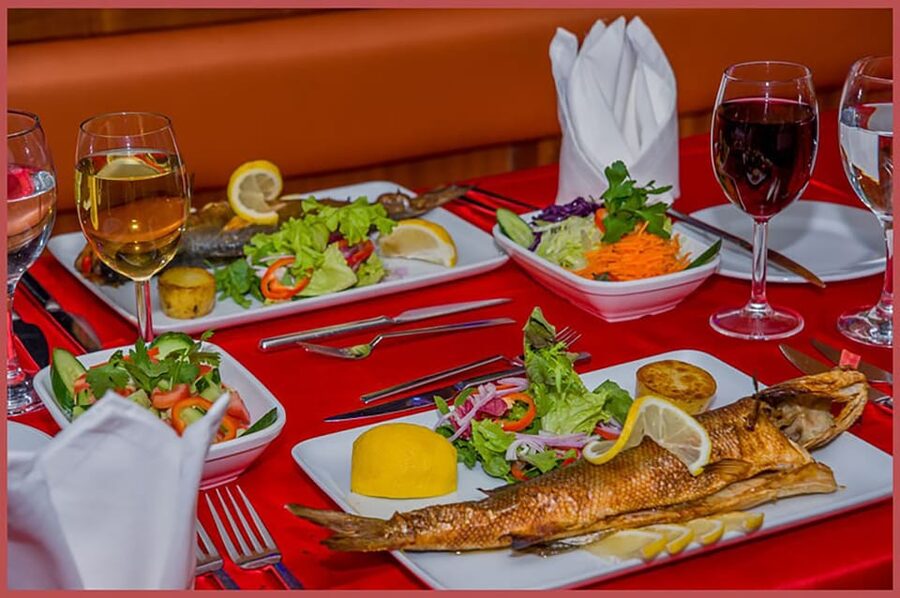 Istanbul: Bosphorus Night Dinner Cruise with Private Table - Who this cruise suits best