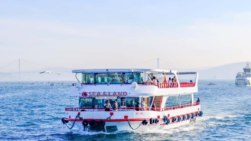 Istanbul: Bosphorus Sightseeing Cruise Tour with Audio Guide - Key highlights to look for