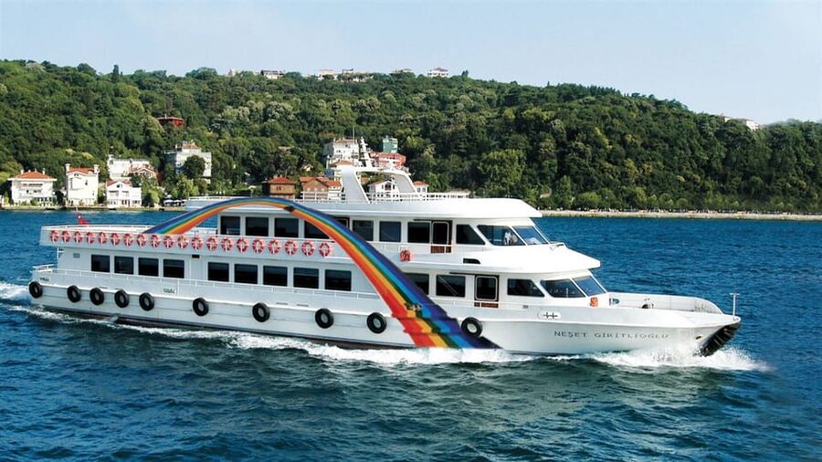 Istanbul: Bosphorus Sightseeing Cruise with Sunset Option - Getting There: Meeting Point Timing and QR Tickets