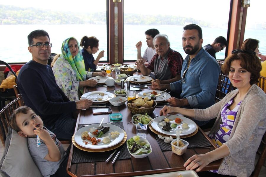 Istanbul: Bosphorus Strait and Black Sea Lunch Cruise - Lunch onboard: the food setup and the best time to enjoy it
