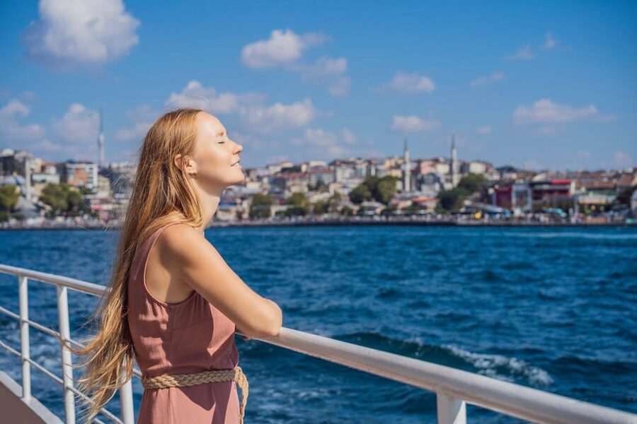 Istanbul: Bosphorus Strait Sightseeing Cruise & Audio Guide - Why a Bosphorus cruise from Kabataş beats walking