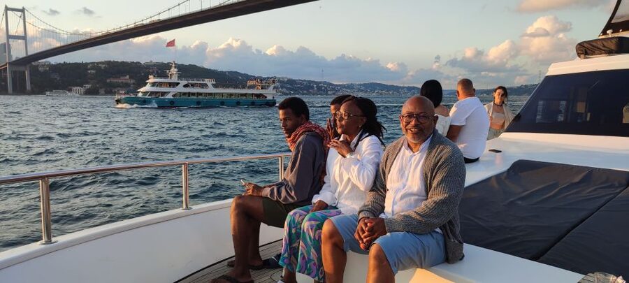 Istanbul: Bosphorus Sunset Cruise on Yacht with Live Guide - Golden Hour from Kabataş: what makes this Bosphorus cruise click
