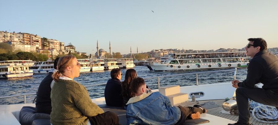 Istanbul: Bosphorus Sunset Cruise on Yacht with Live Guide - European shore highlights: Dolmabahçe Palace and Çırağan’s elegant backdrop