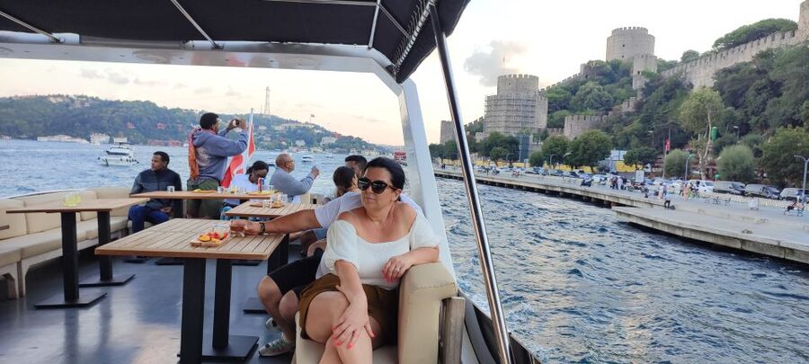 Istanbul: Bosphorus Sunset Cruise on Yacht with Live Guide - Ortaköy Mosque and the Bosphorus Bridge views: where pictures feel easy