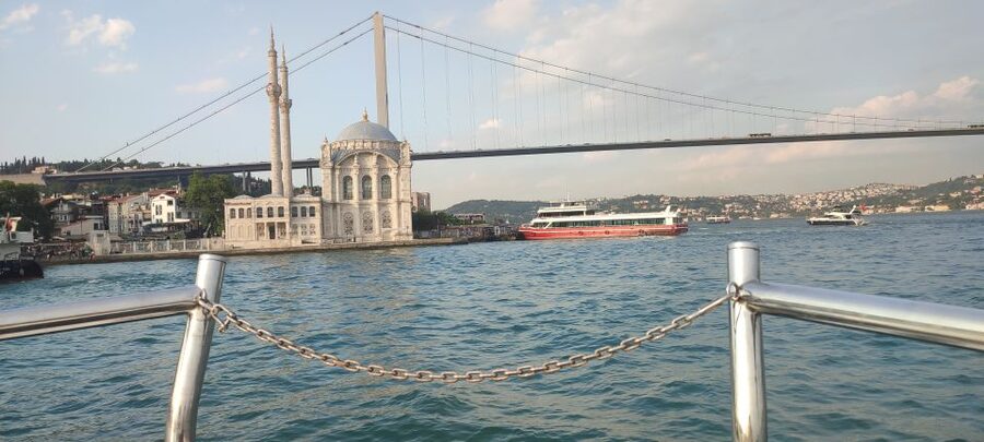 Istanbul: Bosphorus Sunset Cruise on Yacht with Live Guide - Back toward old Istanbul: Topkapı, Galata Bridge, Galata Tower, and Galataport