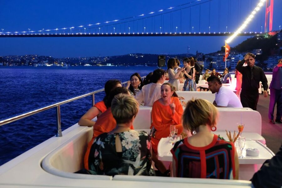 Istanbul: Bosphorus Sunset Cruise with Dinner - A Four-Hour Bosphorus Sunset Plan With Dinner Included