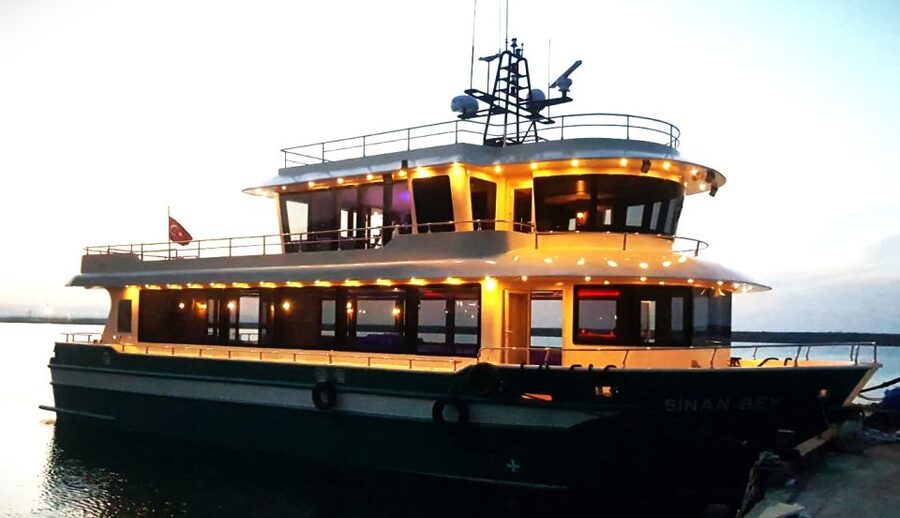 Istanbul: Bosphorus Sunset Cruise with Dinner - Ortaköy and Dolmabahçe Palace: The Istanbul Waterfront Finale