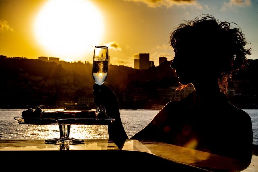 Istanbul: Bosphorus Sunset Cruise with Drinks & Snack - Onboard comfort: where the money (and warmth) goes