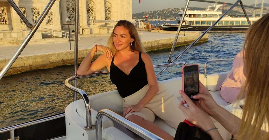 Istanbul: Bosphorus Sunset Cruise with Snacks and Wine - Sunset timing and route changes: how to avoid the letdown