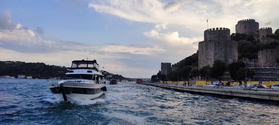 Istanbul: Bosphorus Sunset Cruise with Snacks and Wine - Practical tips so you actually enjoy the boat (not fight it)