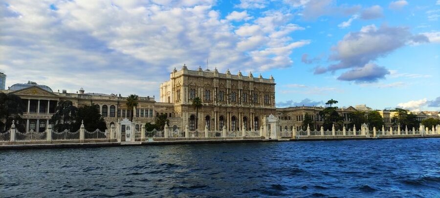Istanbul: Bosphorus Sunset Cruise with Snacks and Wine - The route: Dolmabahçe Palace to Maiden’s Tower, with bridges as your checkpoints