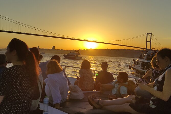 Istanbul Bosphorus Sunset Cruise with Wine on a Luxury Yacht - How to Fit This Cruise Into an Istanbul Evening
