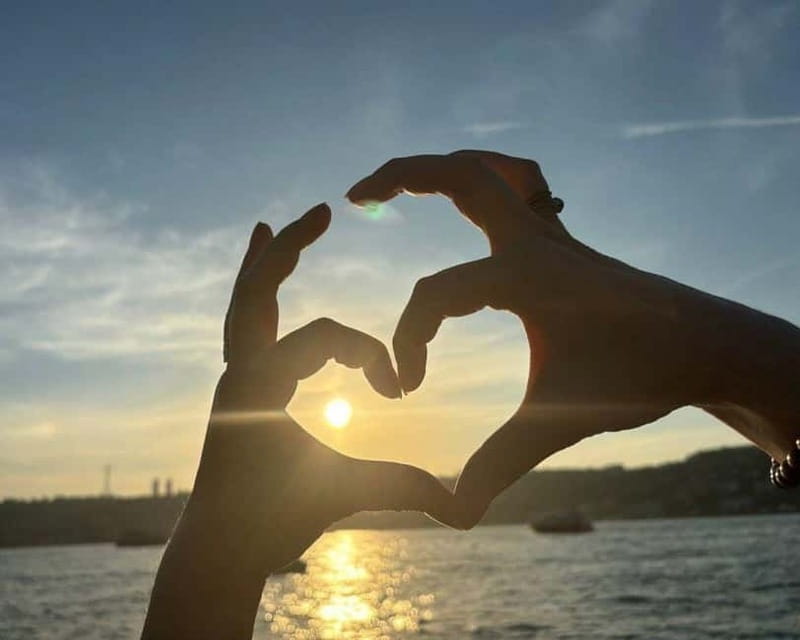 Istanbul: Bosphorus Sunset or Night Yacht Cruise & Transfers - The Bosphorus sight route: from Dolmabahce palaces to the European skyline