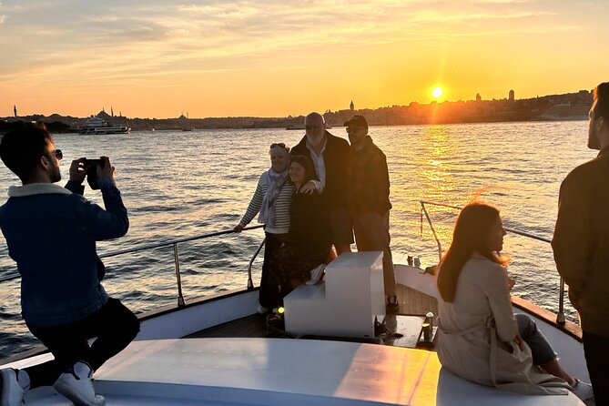 Istanbul Bosphorus Sunset Yacht Cruise - Why the Bosphorus Sunset Works Better Than a Typical Sight-Seeing Loop