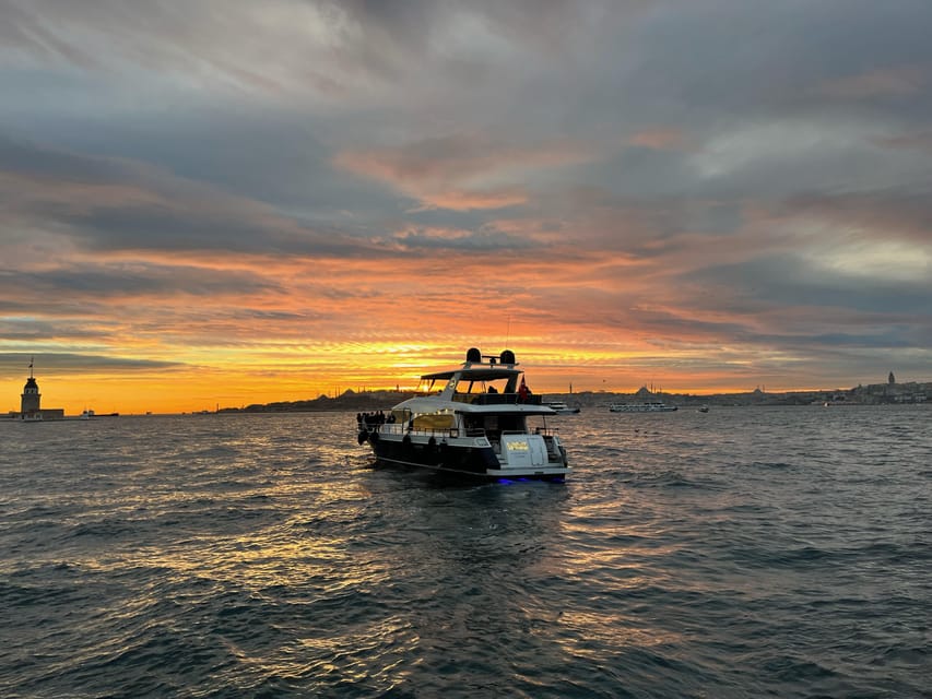 Istanbul: Bosphorus Sunset Yacht Cruise with Live Guide - Live guide style: why it’s more than background noise