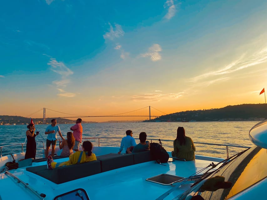 Istanbul: Bosphorus Sunset Yacht Cruise with Live Guide - The best “real-life” moments on this cruise