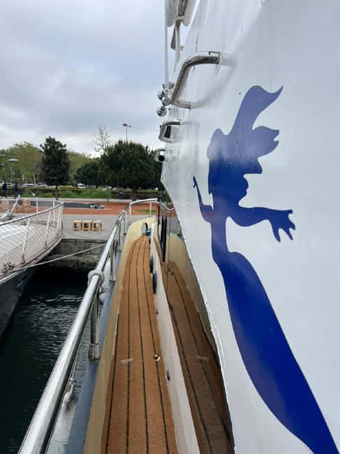 Istanbul: Bosphorus Yacht Cruise with Golden Horn View - Tea, cookies, and the guide vibe that keeps it fun