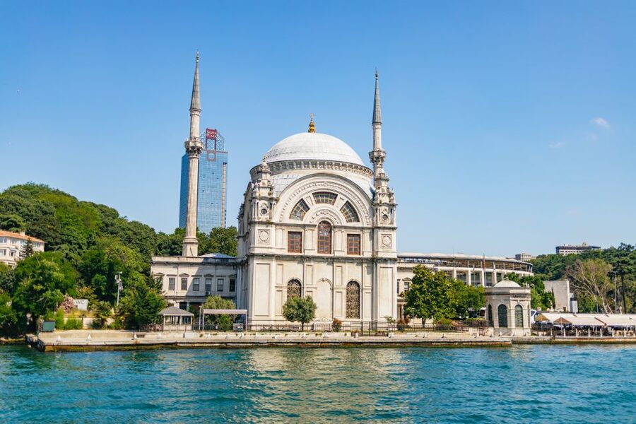 Istanbul: Bosphorus Yacht Cruise with Stopover on Asian Side - What you’ll see from the yacht: Europe-to-Asia in one view