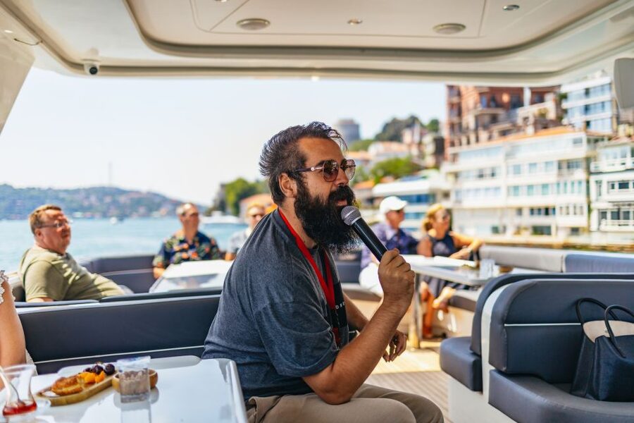 Istanbul: Bosphorus Yacht Cruise with Stopover on Asian Side - Kanlıca on the Asian side: the 15-minute payoff