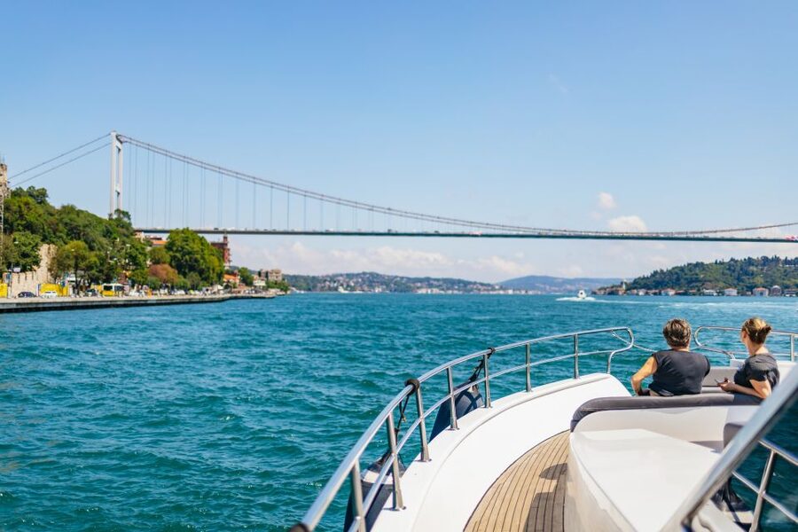 Istanbul: Bosphorus Yacht Cruise with Stopover on Asian Side - Dolmabahçe Mosque meeting point: where the tour starts