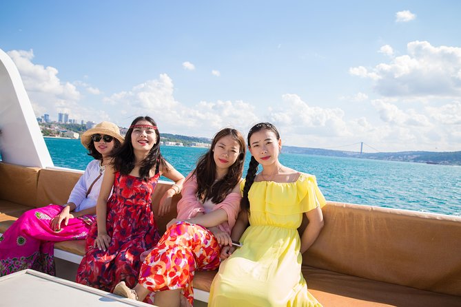 Istanbul Bus and Boat: 5 Hours Guided City Tour & Boat Cruise - Stop 1: Küçüksu Pavilion at the Asian-side palace waterfront