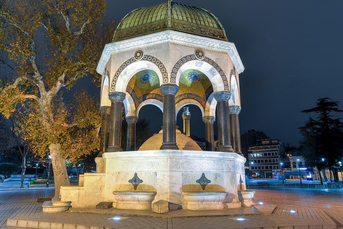 Istanbul Byzantine and Ottoman Tour: Hagia Sophia, Topkapi Palace, Blue Mosque and Grand Bazaar - Walk-time, crowd-flow, and your best survival kit