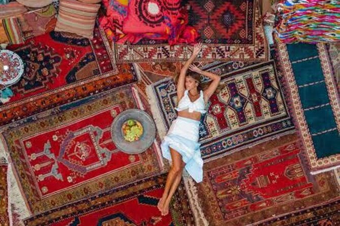 Istanbul Carpet Weaving Workshop & Carpet Gallery Tour - Where the Workshop Begins: Sultanahmet Meeting Point and the Showroom Vibe
