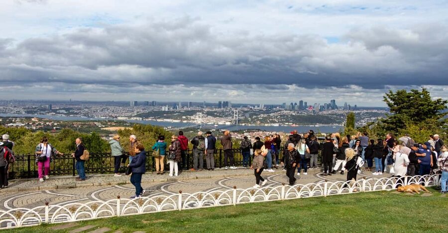 Istanbul: City Hightlights Bus Tour and Bosphorus Cruise - Two Continents in One 10-Hour Day