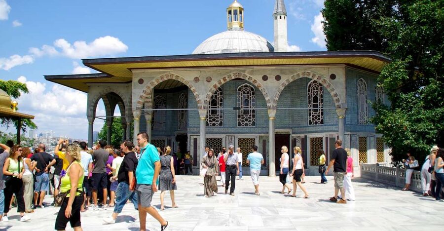 Istanbul City Walk: Blue Mosque, Old Town & Hippodrome - German Fountain stop: a quick photo moment with real context