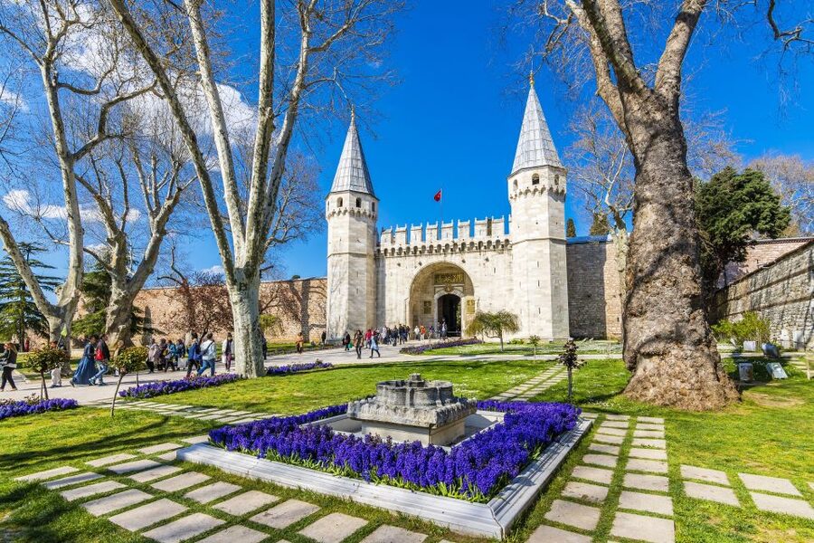 Istanbul City Walk: Blue Mosque, Old Town & Hippodrome - Start at the Alman Çeşmesi: why this beginning makes sense