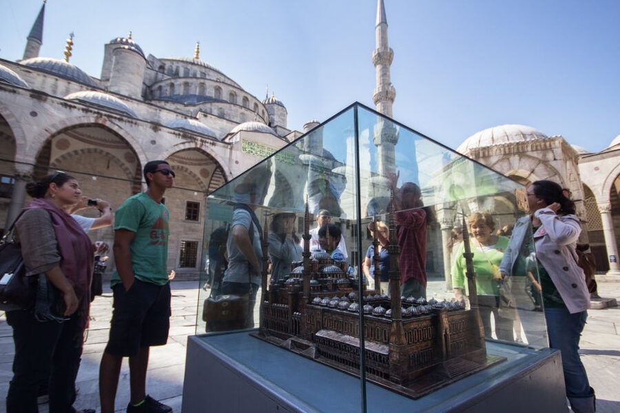 Istanbul Classics Tour - Grand Covered Bazaar shopping: bargains, crowds, and day-of-week changes