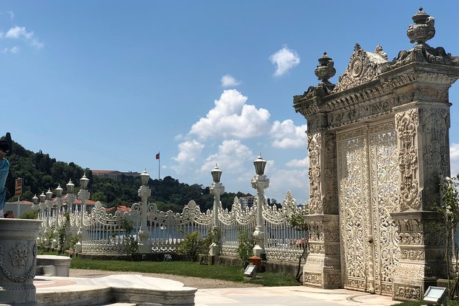 Istanbul Combo: Bosphorus Cruise & Dolmabahce Tour - Where to meet in Eminönü (and why it helps)
