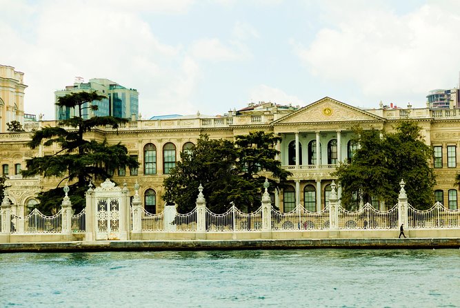 Istanbul Combo: Bosphorus Cruise & Dolmabahce Tour - The Bosphorus Cruise: the views, the commentary, and the boat reality