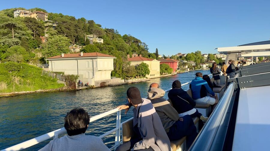 Istanbul: Daytime or Sunset Sightseeing Cruise & Audio Guide - Onboard Comfort: Drinks, Wi‑Fi, and Seating Reality