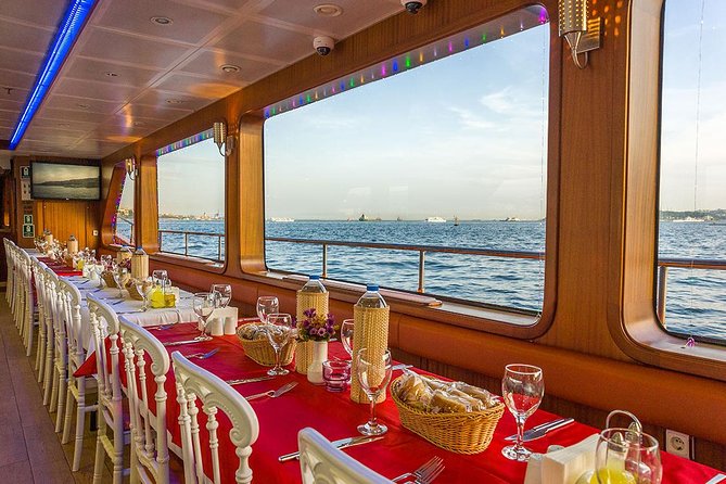 Istanbul Dinner Cruise - Timing and comfort: 3.5 hours with a clear flow