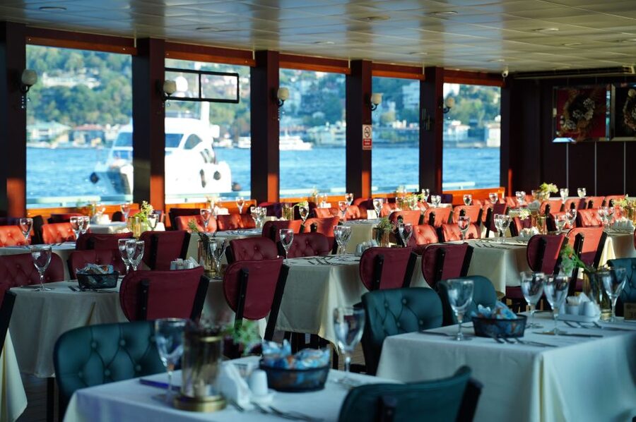 Istanbul: Dinner Cruise and Entertainment with Private Table - Bosphorus after dark: what the 3-hour cruise feels like