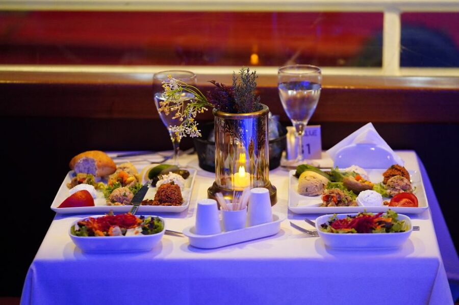 Istanbul: Dinner Cruise and Entertainment with Private Table - Two continents, one night: how the scenery changes