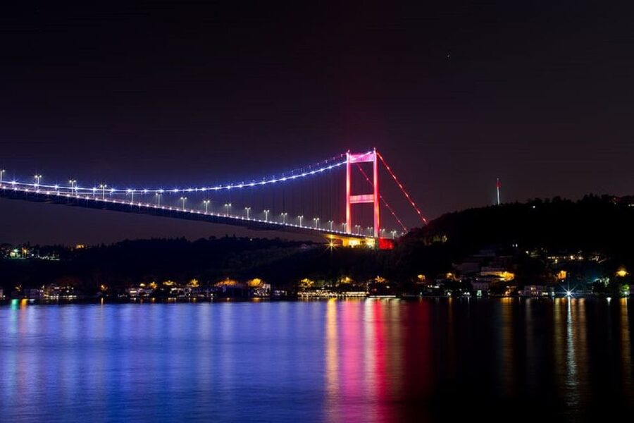Istanbul: Dinner Cruise on the Bosphorus - Cruising Between Europe and Asia: The Sights You’ll Actually See