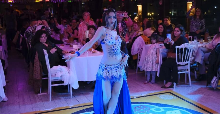 Istanbul: Dinner Cruise with Hotel Pickup & Optional Drinks - From Hotel Pickup to the Pier: Your 90-Minute Head Start