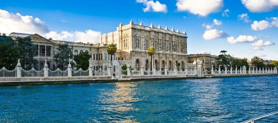 Istanbul: Dolmabahce Palace and Grand Bazaar Tour - A licensed guide makes the difference: English/Spanish, with strong historical storytelling