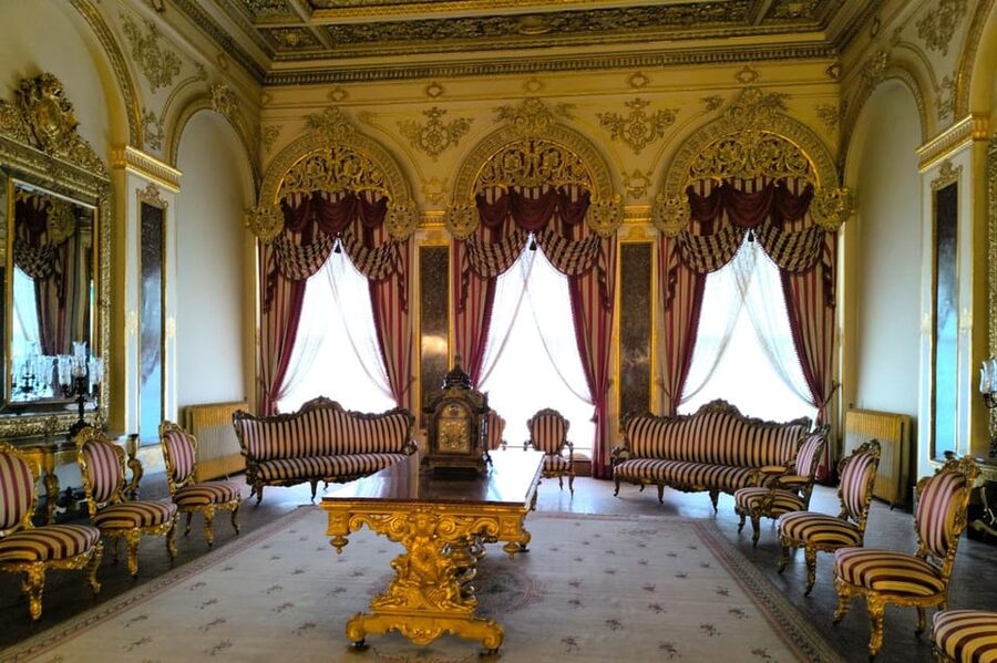 Istanbul: Dolmabahce Palace and Harem Skip-the-Line Ticket - Painting Museum: art that helps the palace make sense