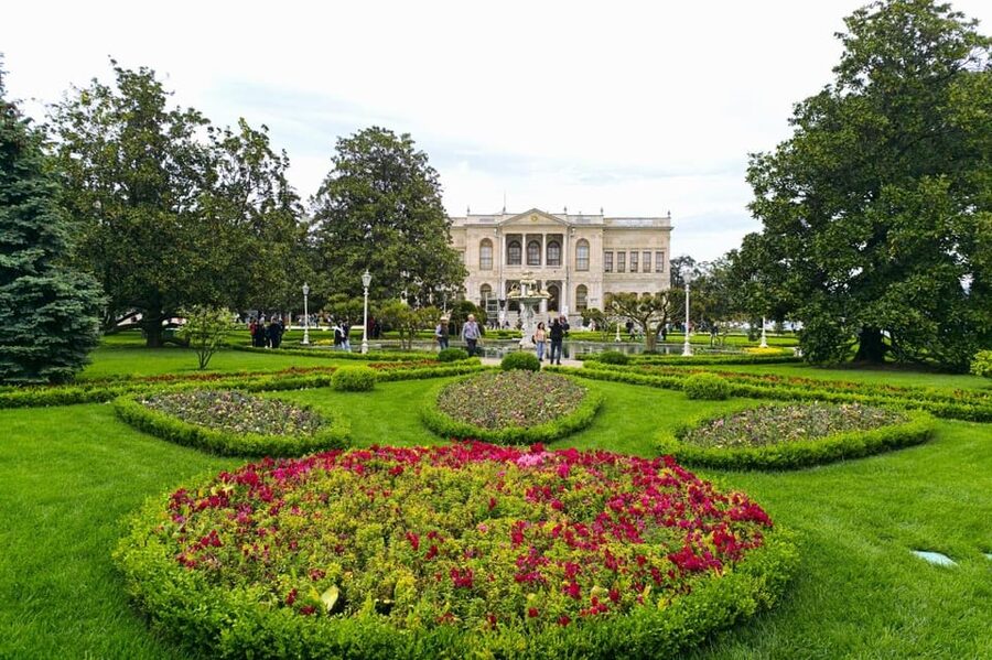 Istanbul: Dolmabahce Palace and Harem Skip-the-Line Ticket - Photography rules and where to get your best shots