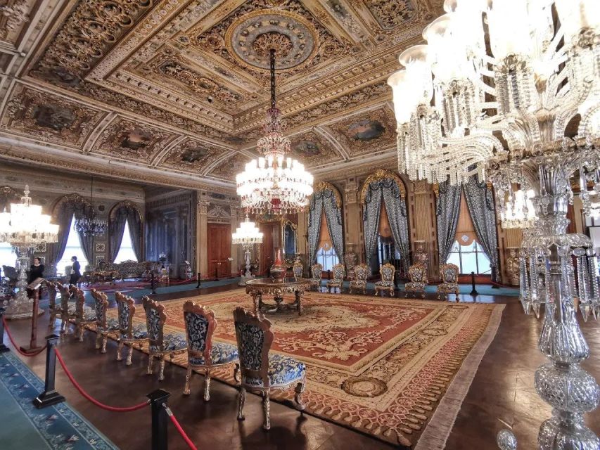 Istanbul: Dolmabahce Palace Guided Tour - Atatürk’s Presidential Residence: modern Turkey inside an Ottoman palace