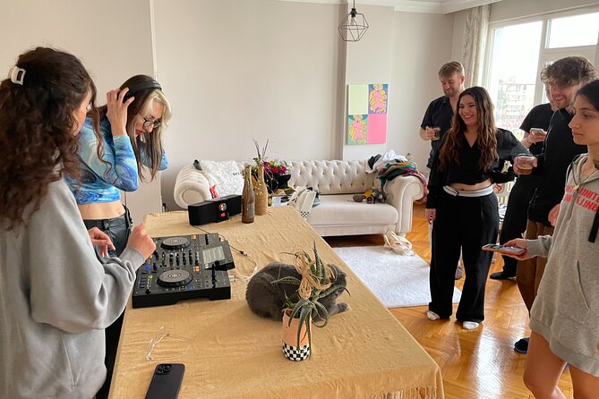 Istanbul Electronic Music and Culture Workshop From Local DJ - Meet Melis: DJing in Istanbul from an academic mind