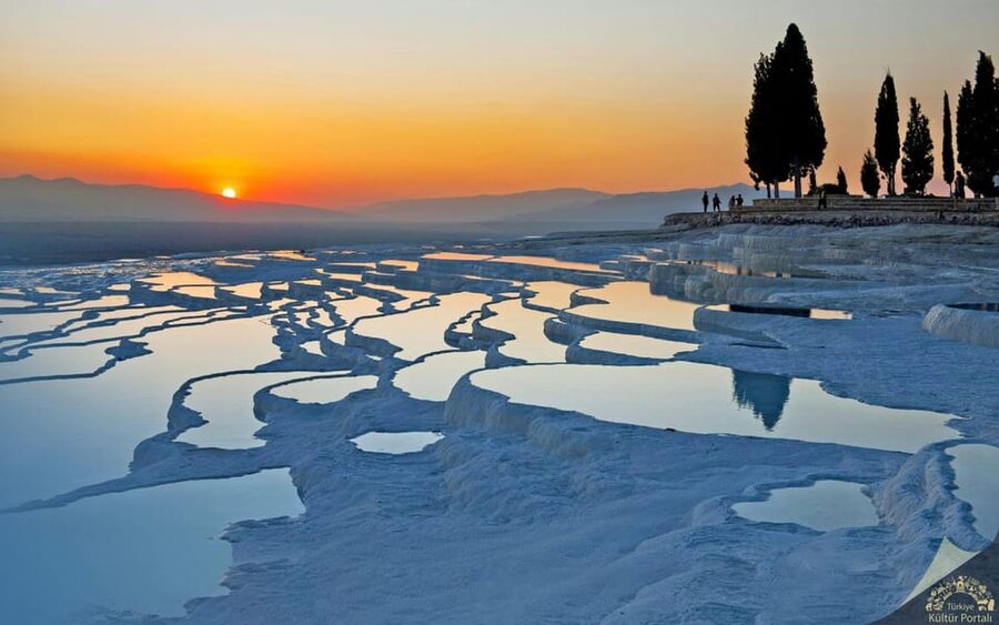 Istanbul: Ephesus, Pamukkale, Cappadocia 8-Day Trip by Plane - Cappadocia: Goreme Museum, fairy chimneys, and the valleys between