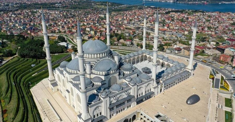 Istanbul: Europe and Asia Tour By Bus And Bosphorus Cruise - Beylerbeyi Palace: where the tour slows just enough