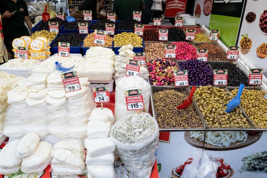 Istanbul: European and Asian Side Guided Foodie Walking Tour - Kadıköy Market Çarşı: the Asian-side food rhythm