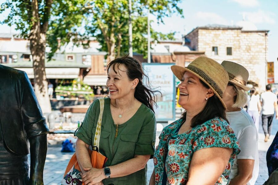 Istanbul: European and Asian Side Guided Foodie Walking Tour - Lunch in Kadıköy: enough food to feel satisfied