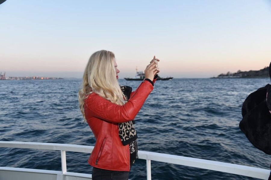 Istanbul: Explore Bosphorous on a Sunset Boat Cruise - Beylerbeyi: the one-hour break that turns sightseeing into options